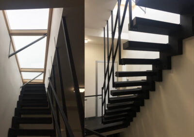 Vykonzolované schodiště a vstup na střechu